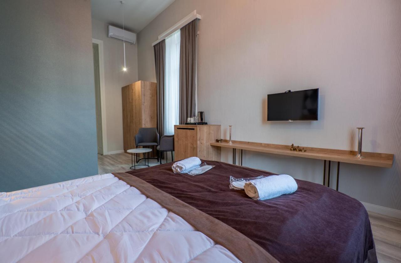 Mini Hotel On Aghmashenebeli Ave Тбілісі Екстер'єр фото