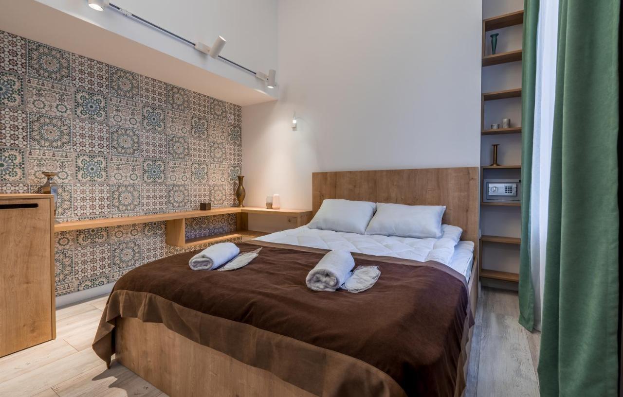 Mini Hotel On Aghmashenebeli Ave Тбілісі Екстер'єр фото