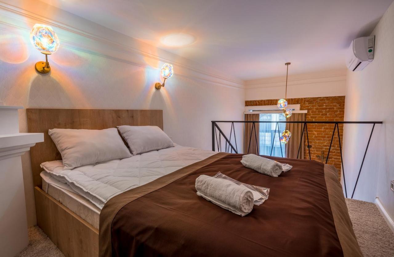 Mini Hotel On Aghmashenebeli Ave Тбілісі Екстер'єр фото