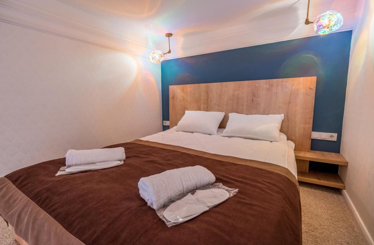 Mini Hotel On Aghmashenebeli Ave Тбілісі Екстер'єр фото