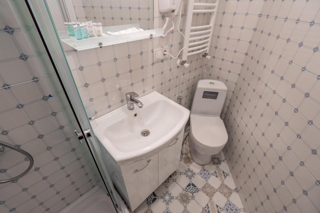 Mini Hotel On Aghmashenebeli Ave Тбілісі Екстер'єр фото