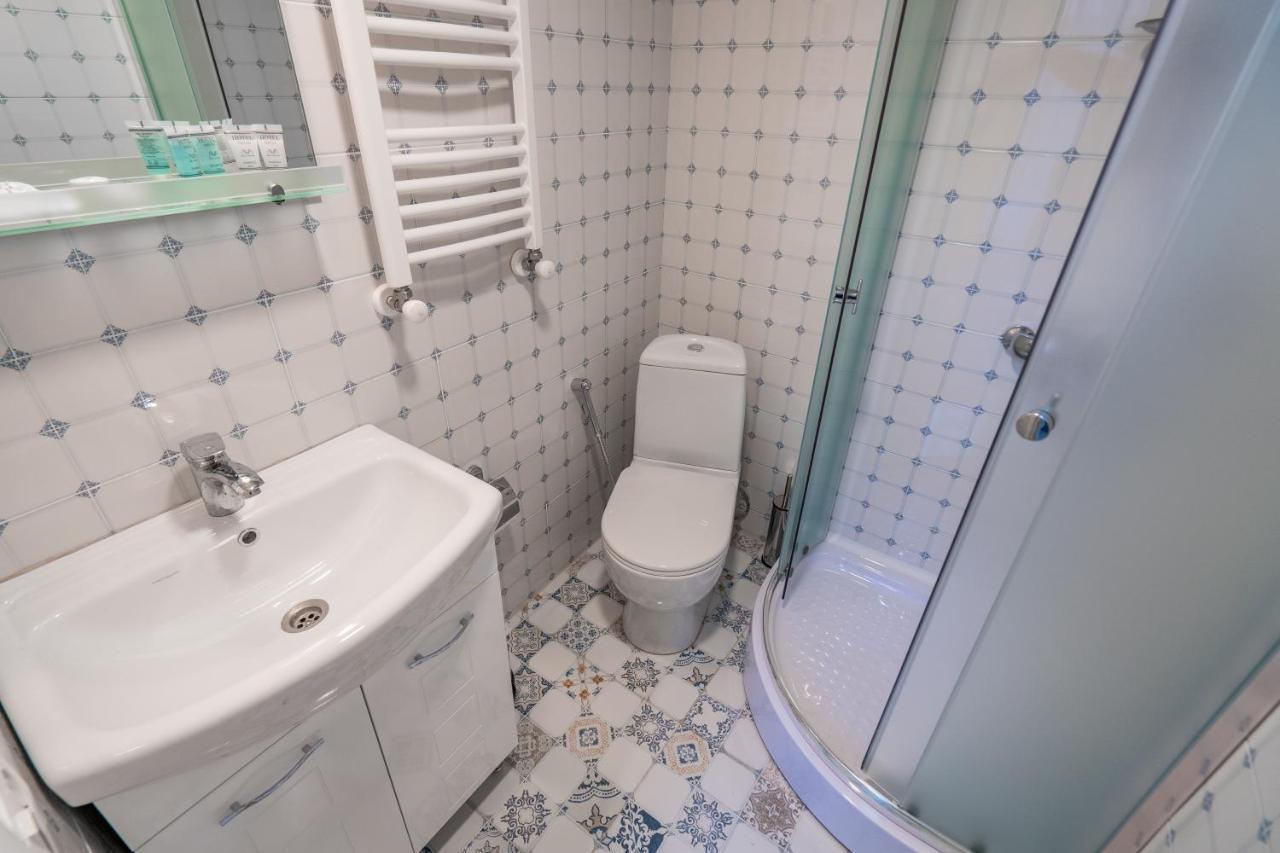 Mini Hotel On Aghmashenebeli Ave Тбілісі Екстер'єр фото